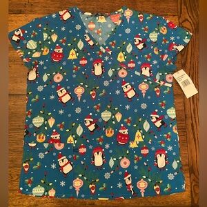 NWT Serene Uniforms Christmas Scrub Top Size Small Penguins and Ornaments